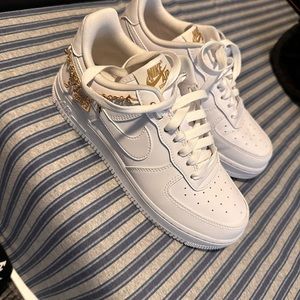 Size 7 Women’s Air Force 1 brand new!